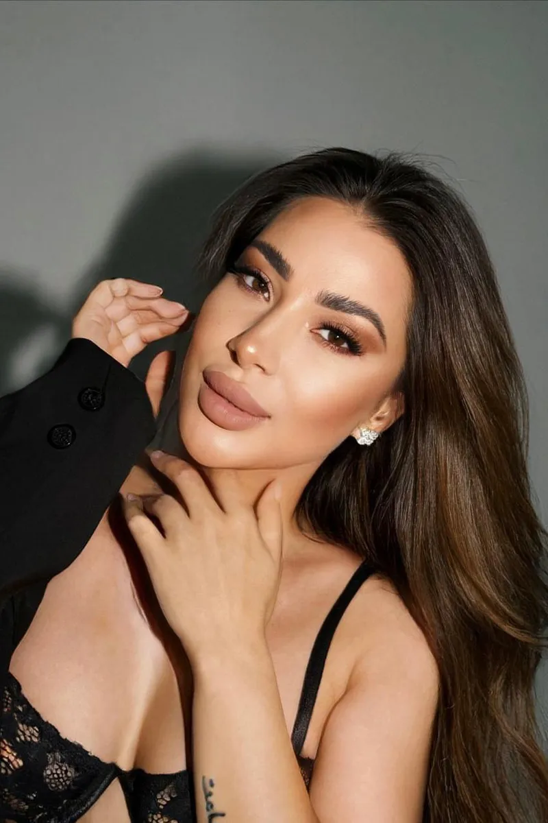 Escort woman lara dubai UAE glamorous